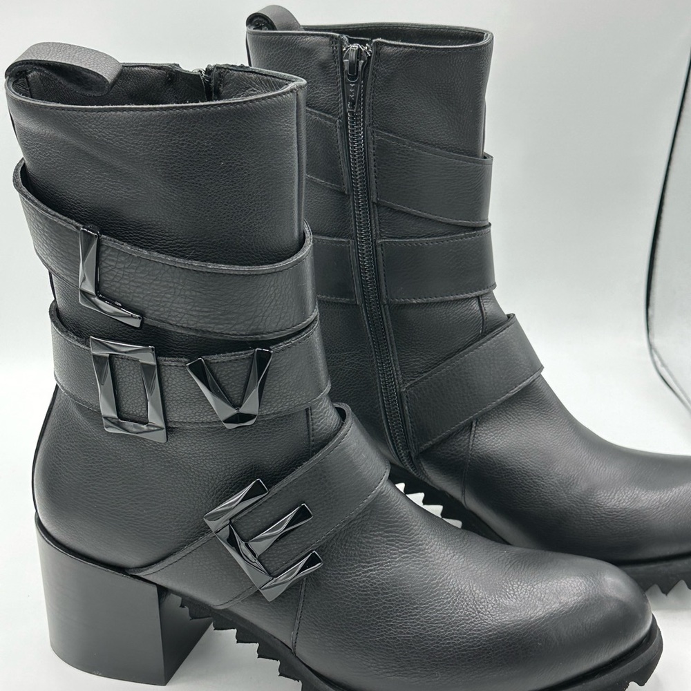 Black boot - Picture 3 of 8